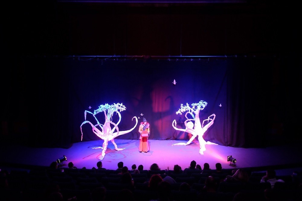 listen up spectacle de magie pour enfant à l'arbre de noel de montpellier