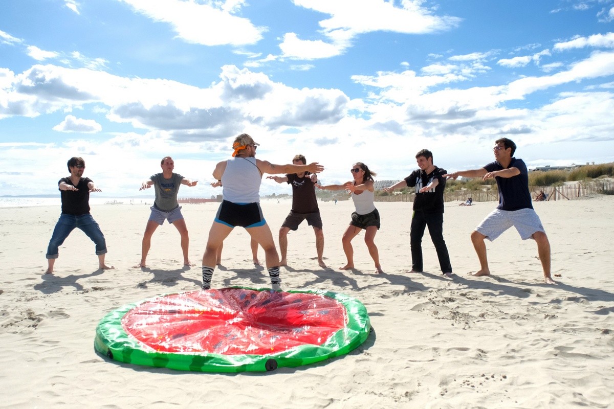 Team Building a la plage - Organisateur d'événement et séminaire à Montpellier - Agence Evenementiel Listen'Up